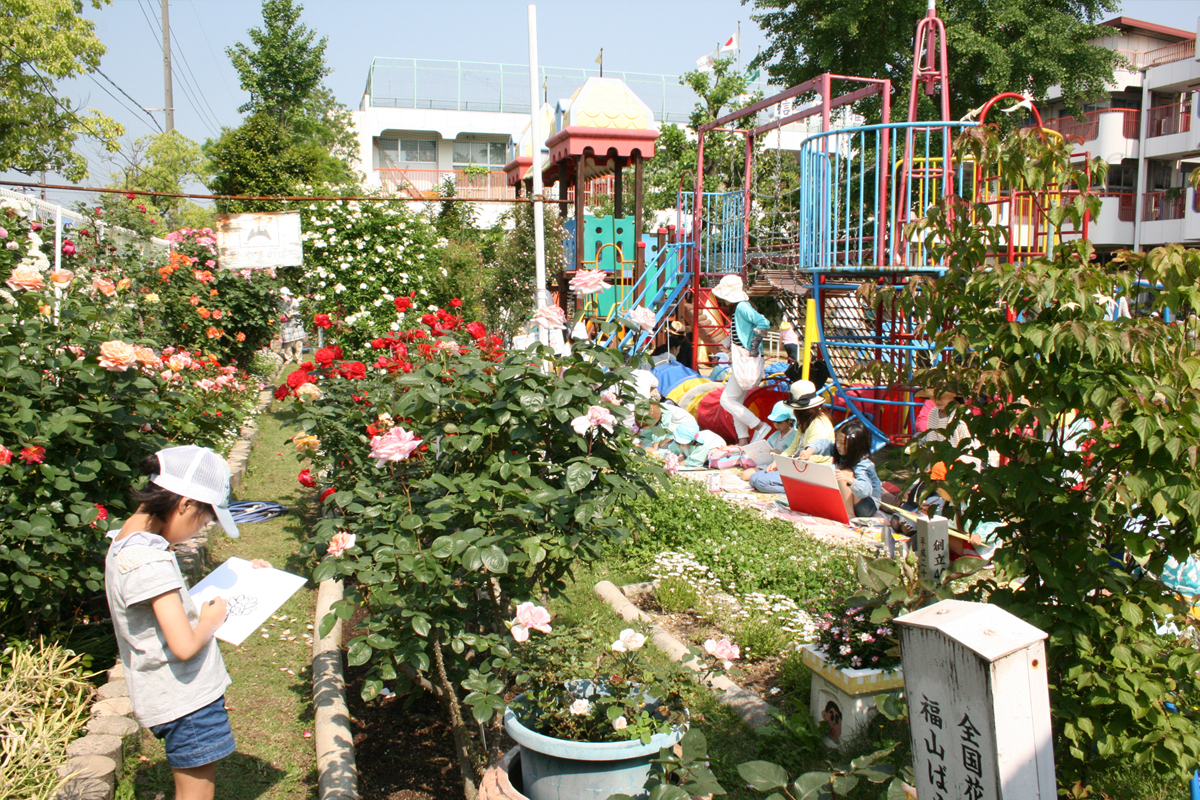 誠信幼稚園バラ写生大会